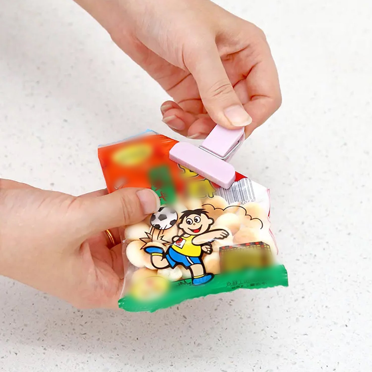 Reusable clips for sealing food bags Reusable clips for sealing food bags